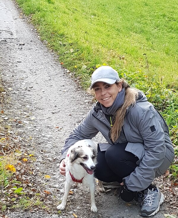 Vera Serdinsek und Hund Betty | © Vera Serdinsek