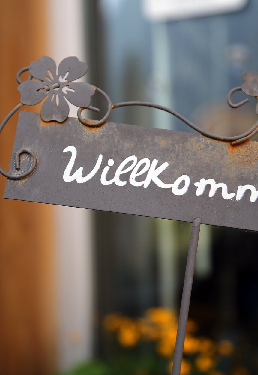 Willkommensschild Blumen | © Privat zu Gast in Niederösterreich / weinfranz.at