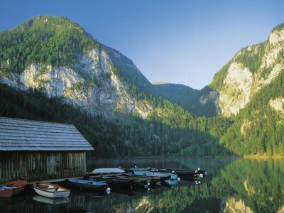 Blick auf den Gleinkersee mit Bootshütte und Booten im Vordergrund, Nationalparkregion Kalkalpen | © Oberösterreich Tourismus GmbH / Popp