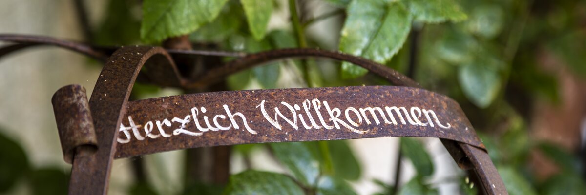 Herzlich willkommen Schild | © Urlaub am Bauernhof Österreich / Bernd Suppan