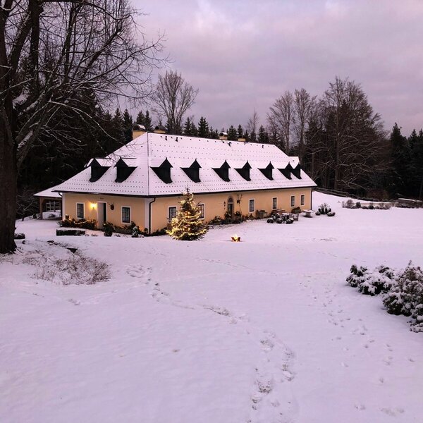Forsthaus außen Winter
