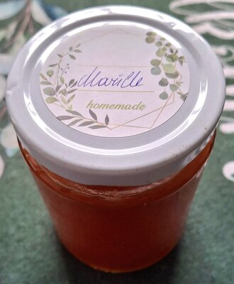 Hausgemachte Marillenmarmelade vom Bauernhof.