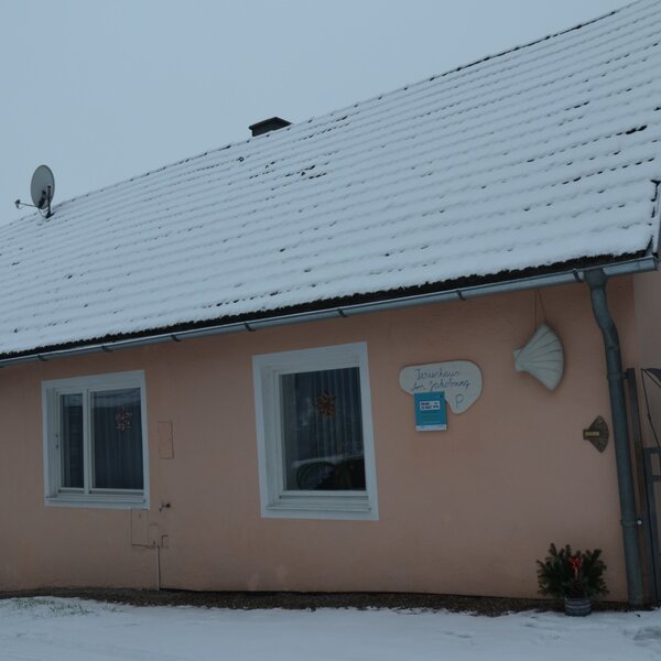 Ferienhaus am Jakobsweg - Hausansicht Winter