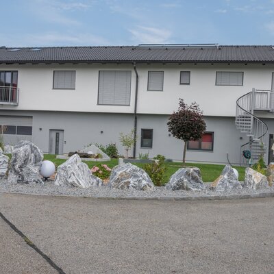 Ferienwohnung Döller - Westansicht Garten