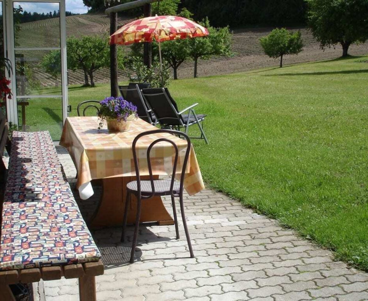 Im Garten ist für Raucher ein nettes Plätzchen