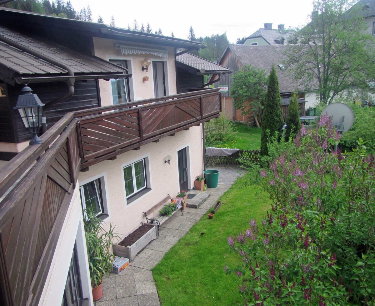 Ferienwohnung Gemeindealpe - Haus, Balkon und Garten