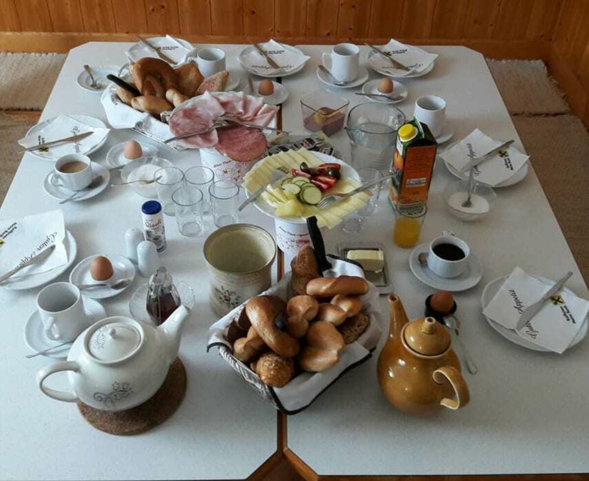 Buchner - Frühstückstisch