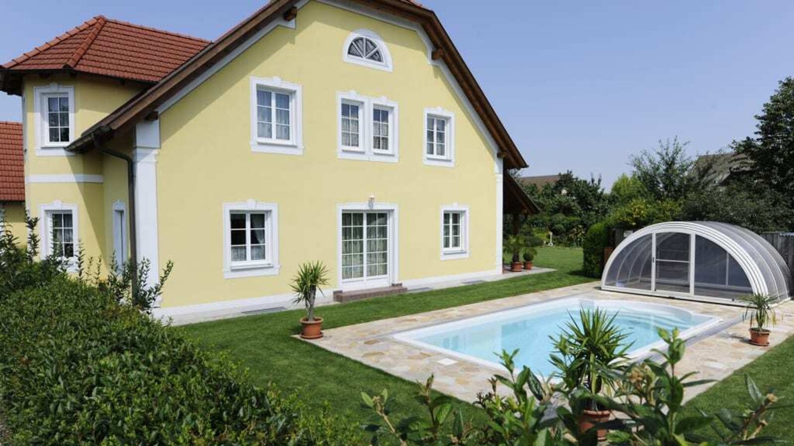 Gästehaus mit Pool