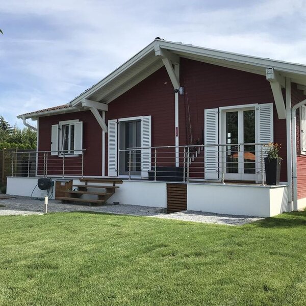 Haus Fjord - gartenseitig mit Balkon