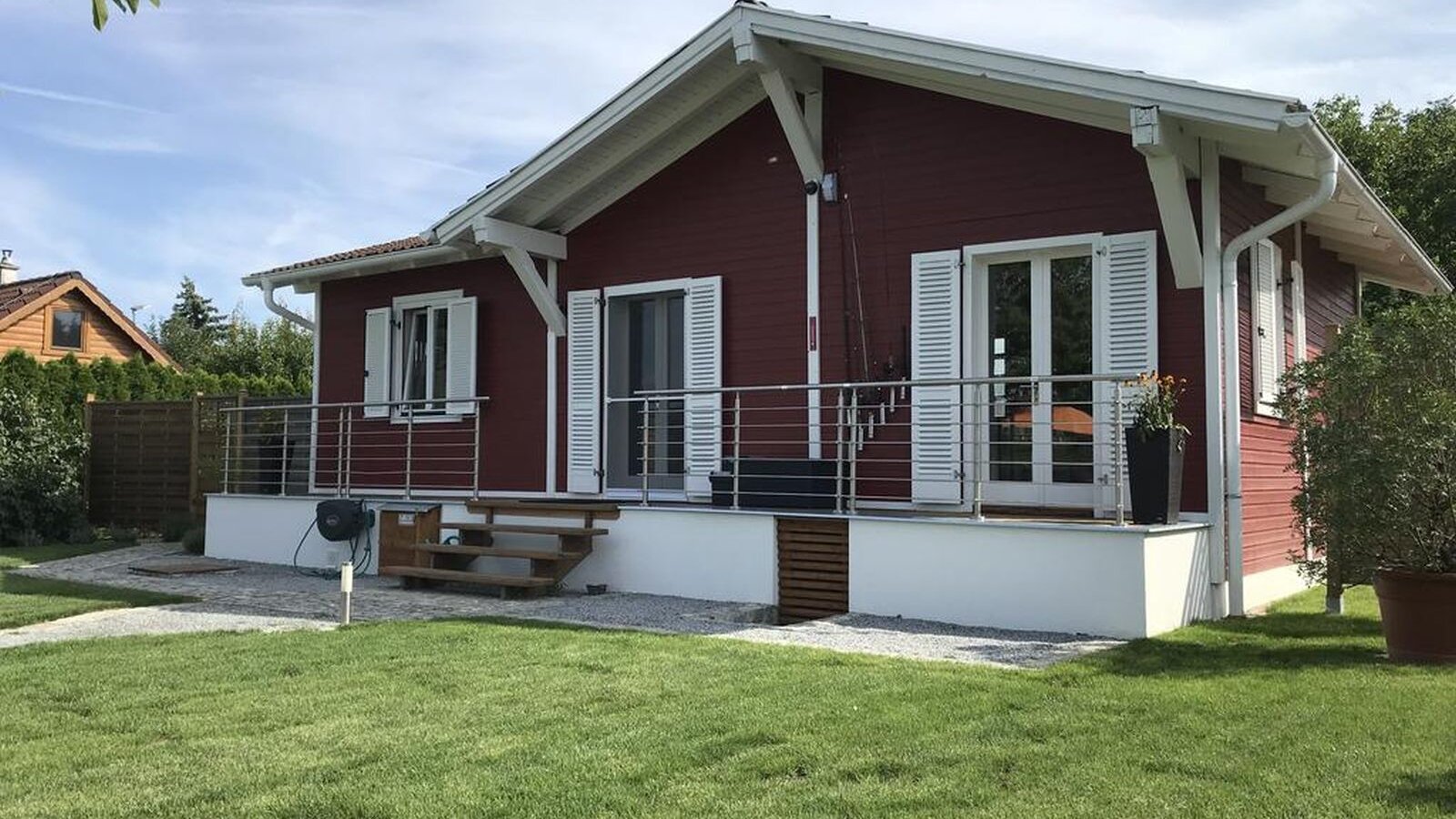 Haus Fjord - gartenseitig mit Balkon