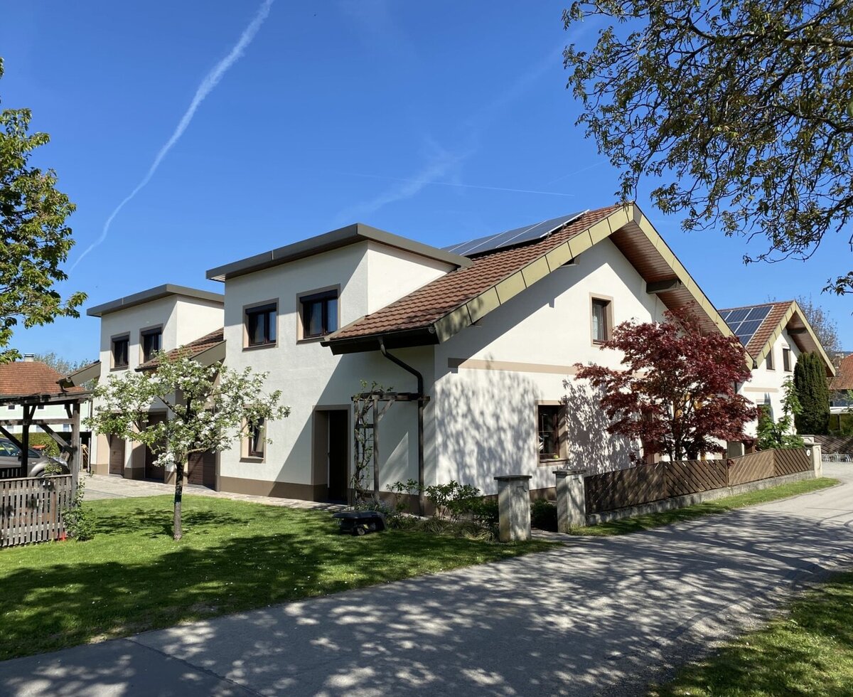 NEU unsere Hausfassade