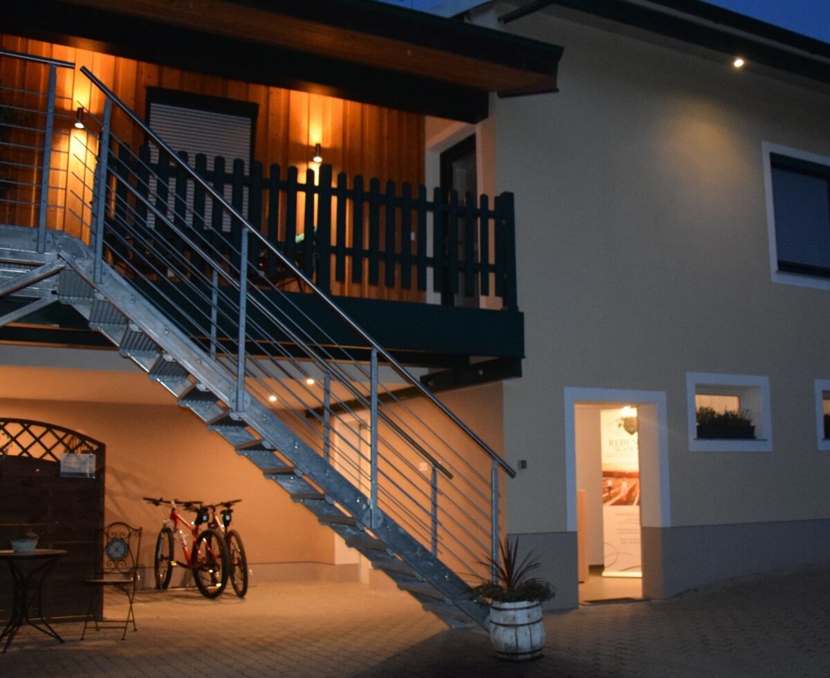 Aufgang zur Ferienwohnung / Empfang / Fahrradabstellplatz