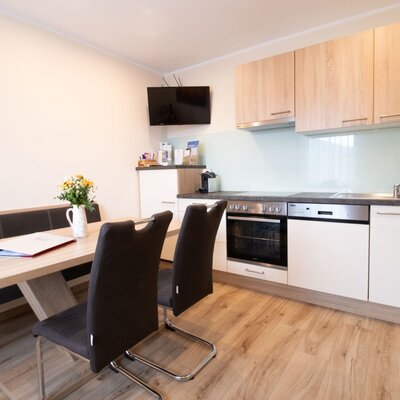 Rebenhof - Küche und Essbereich