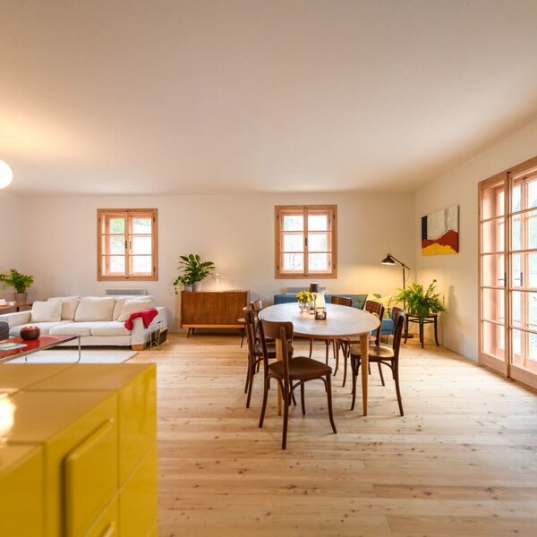 Walster10 Seehaus - Wohnzimmer Kachelofen ©grapple